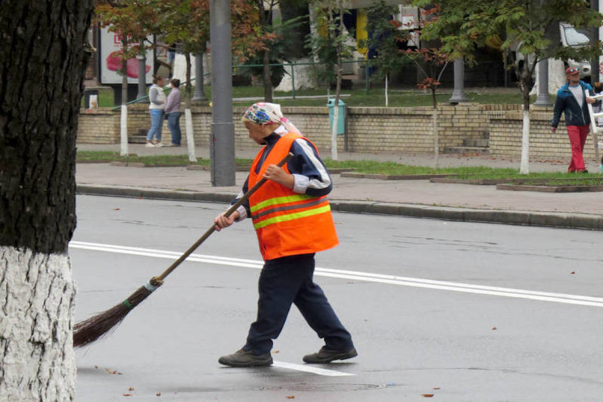 Рособрнадзор призвал не пугать детей фразой «будешь работать дворником»