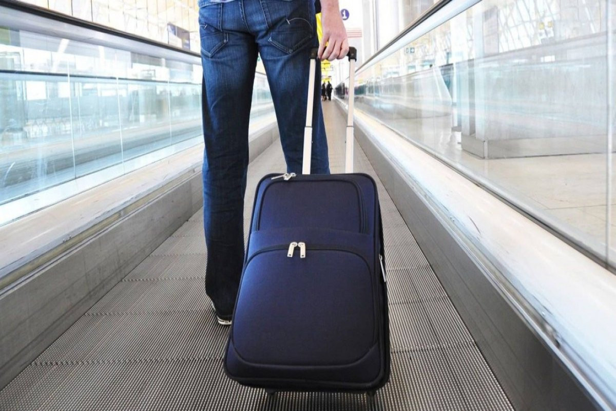 Поездки азербайджанцев в Россию сократились на треть