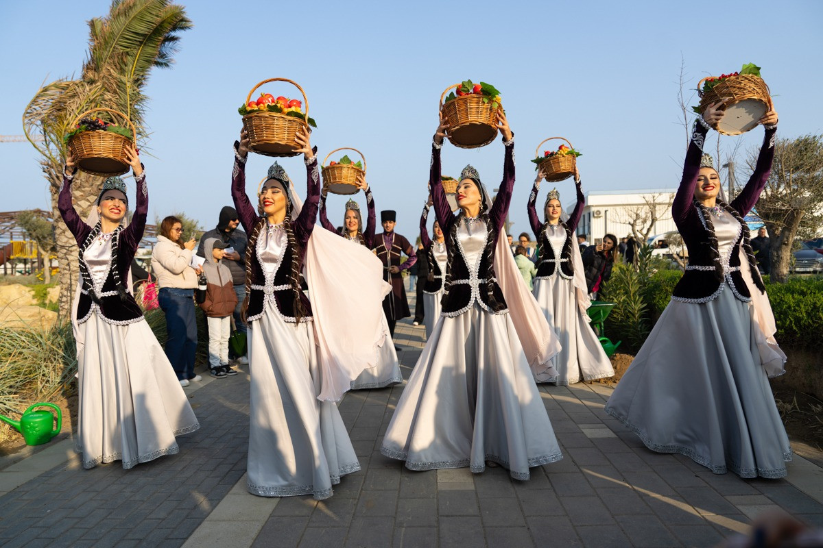 Лейла Алиева приняла участие в экологической акции в Sea Breeze-ФОТО 