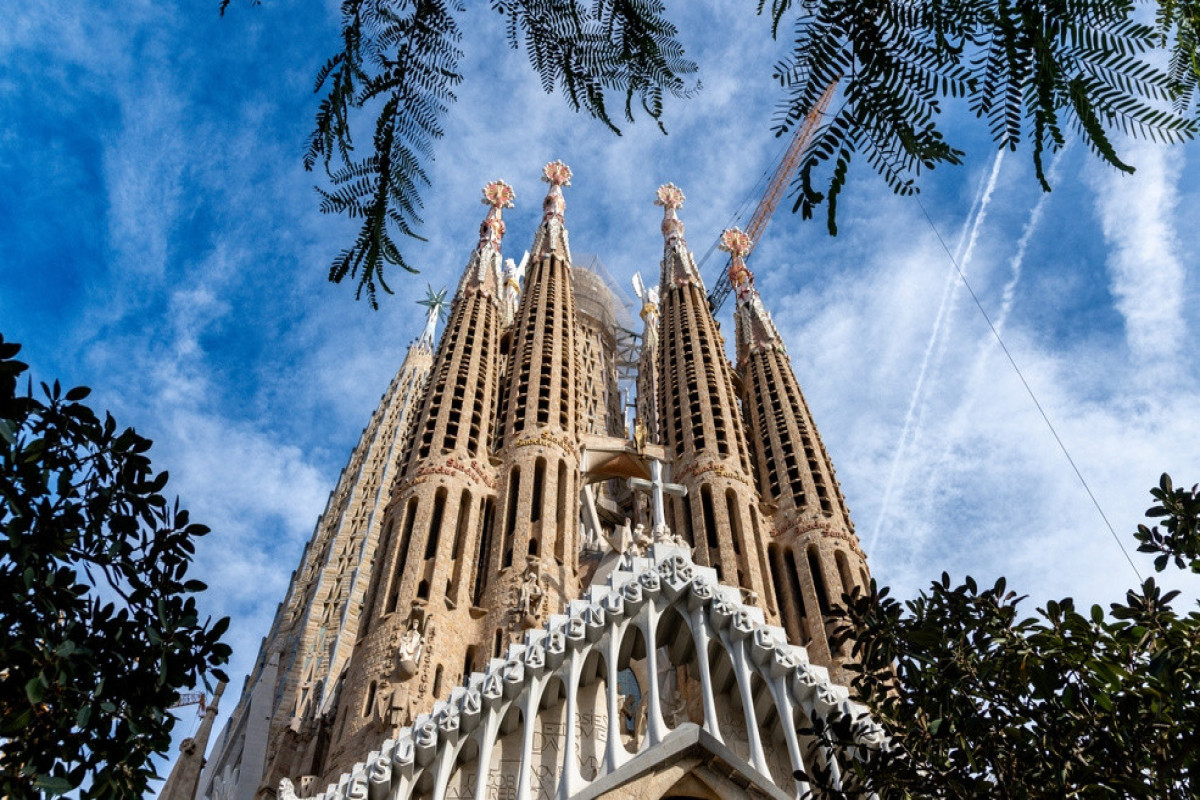 Барселонская Саграда Фамилия стала самым высоким храмом мира