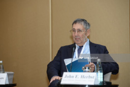 Джон Хербст: Азербайджан находится в центре внимания президента США  