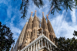 Барселонская Саграда Фамилия стала самым высоким храмом мира