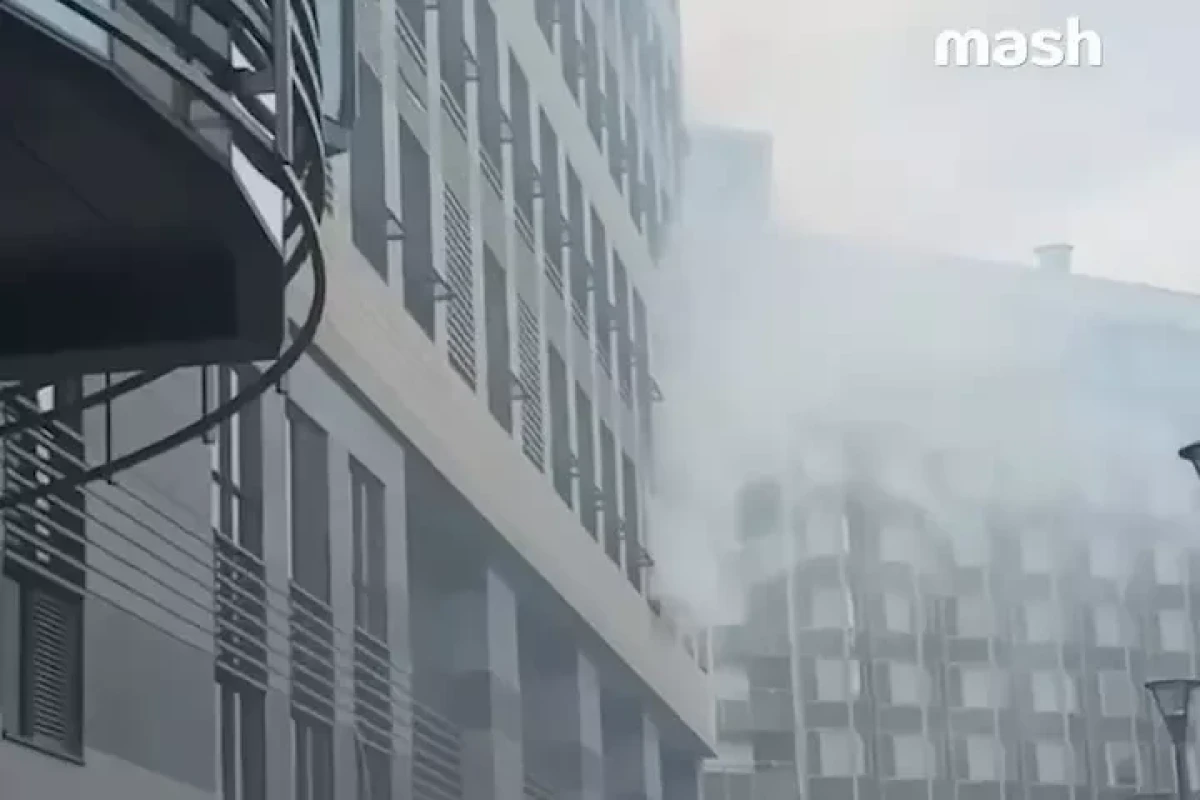 В центре Москвы горит отель Radisson Blu: эвакуированы 400 человек -ВИДЕО 