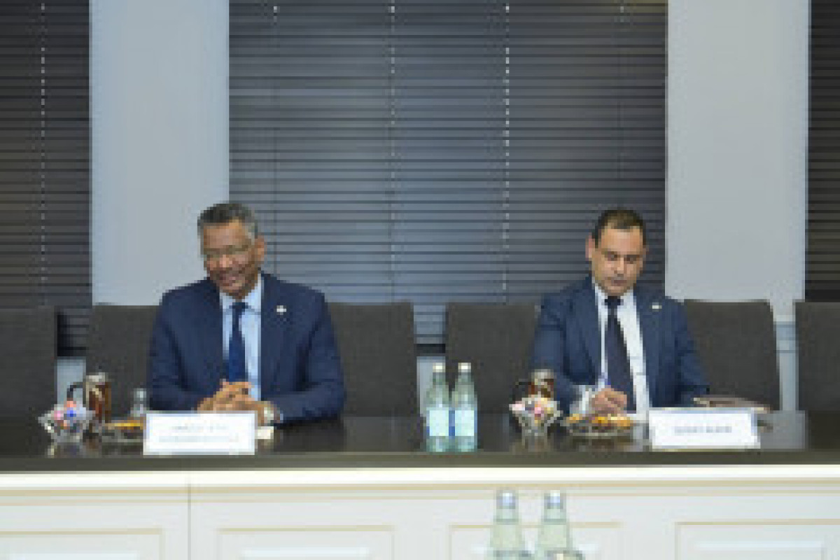 Эмин Амруллаев провел встречу с послом Судана в Баку