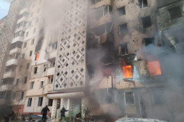 Зеленский: под руинами дома в Тернополе могут быть 22 человека