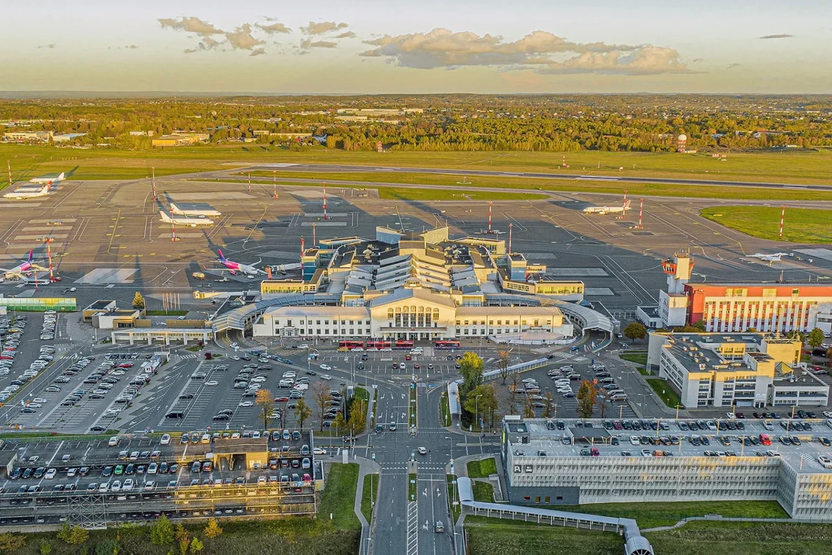 Аэропорт Вильнюса закрыли из-за "неопознанных воздушных шаров"