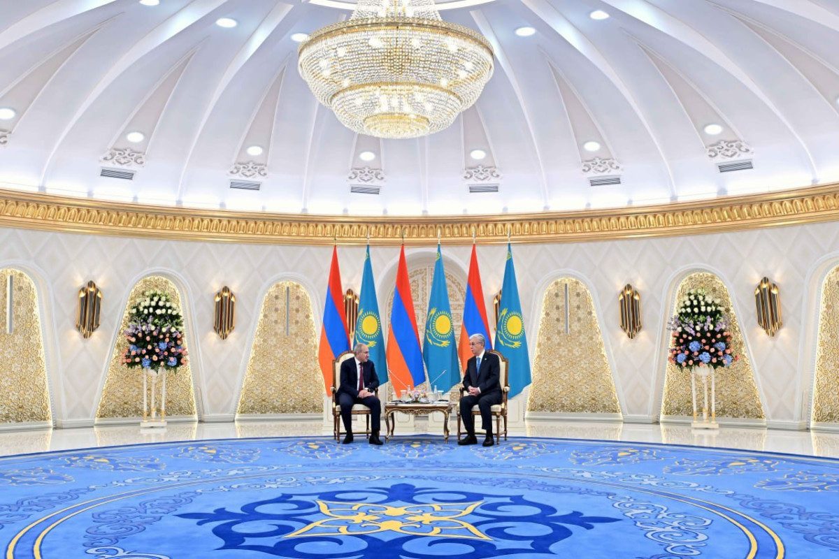 В Астане состоялись переговоры Пашиняна и Токаева