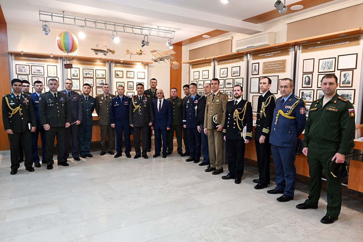 Военные атташе 14 стран посетили Национальную академию авиации Азербайджана-ФОТО 