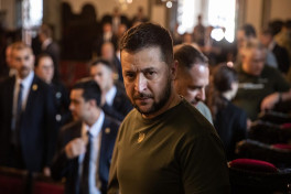 Politico: Окружение Зеленского отговаривает его от второго срока президентства 