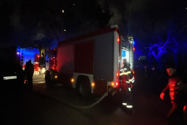В Баку произошёл пожар в многоэтажном жилом доме