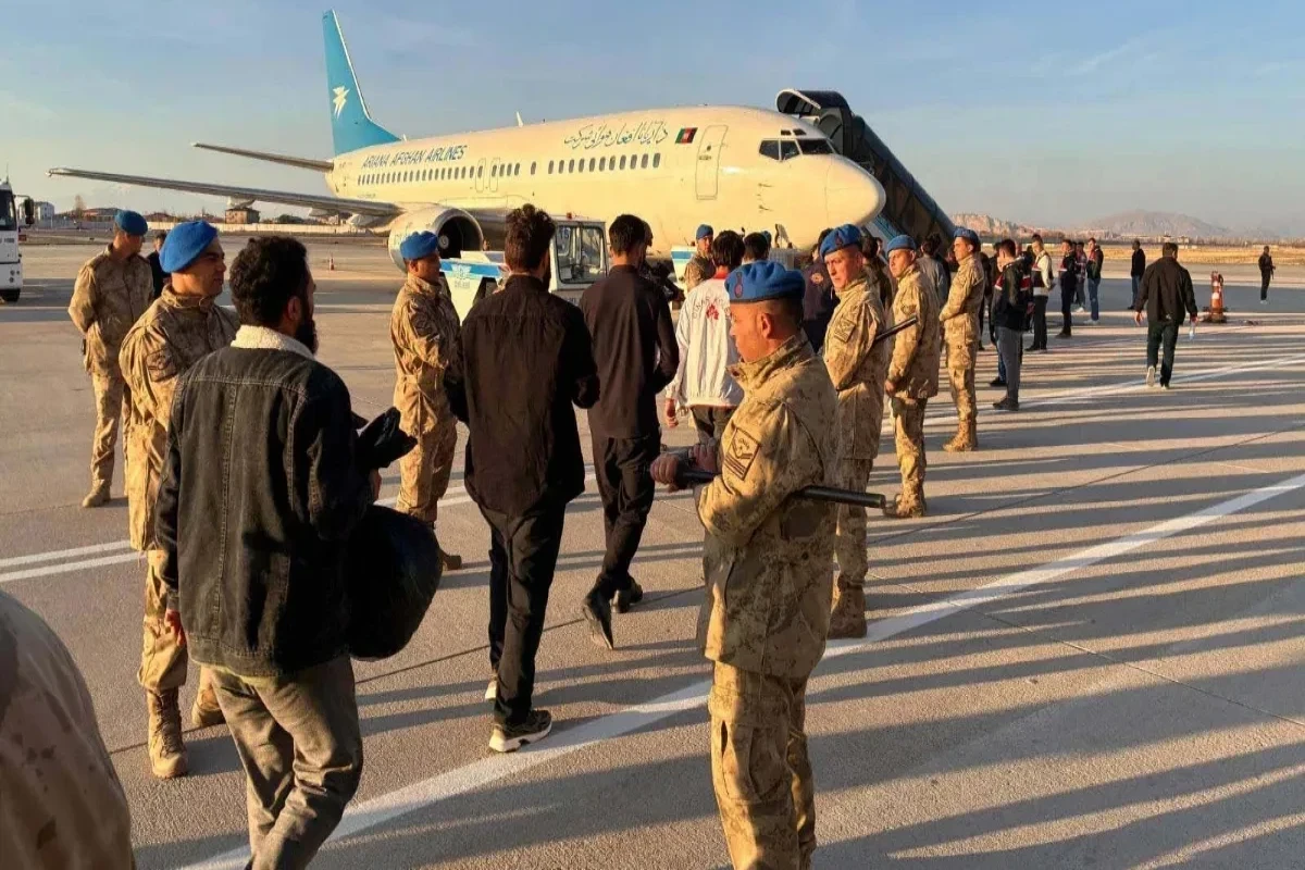 Турция депортировала 300 нелегальных мигрантов из Афганистана