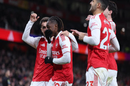 Хет-трик Эзе помог "Арсеналу" разгромить "Тоттенхэм"