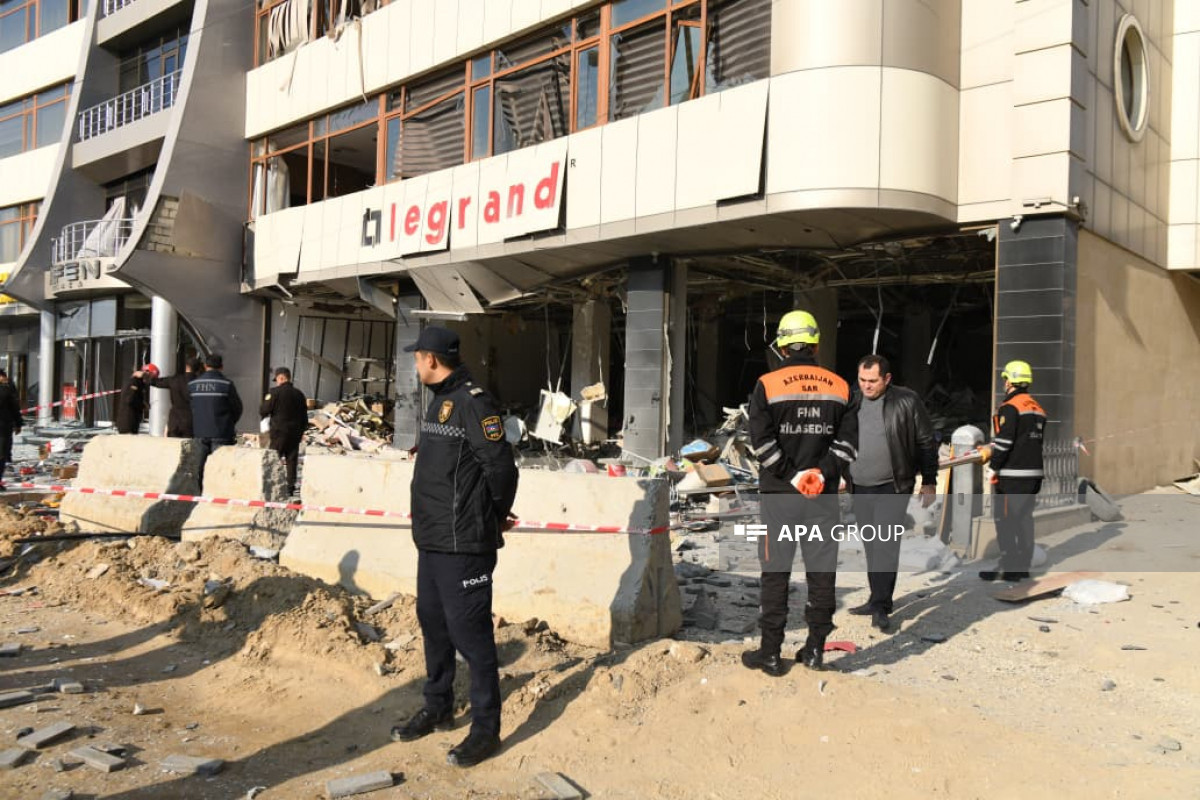 В бизнес-центре в Баку произошел взрыв, есть пострадавшие-ФОТО -ВИДЕО 