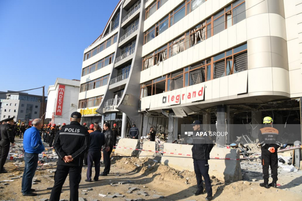 В бизнес-центре в Баку произошел взрыв, есть пострадавшие-ФОТО -ВИДЕО 