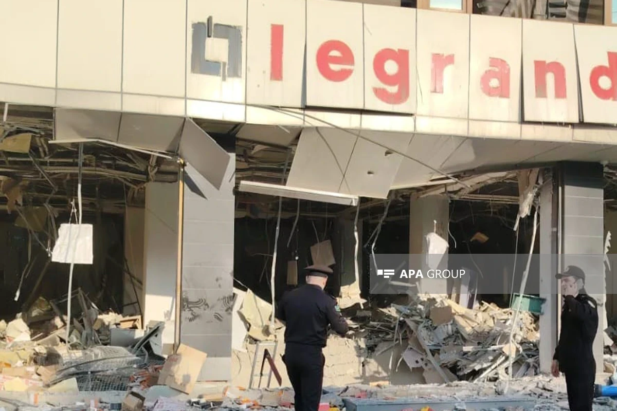 В бизнес-центре в Баку произошел взрыв, есть пострадавшие-ФОТО -ВИДЕО 