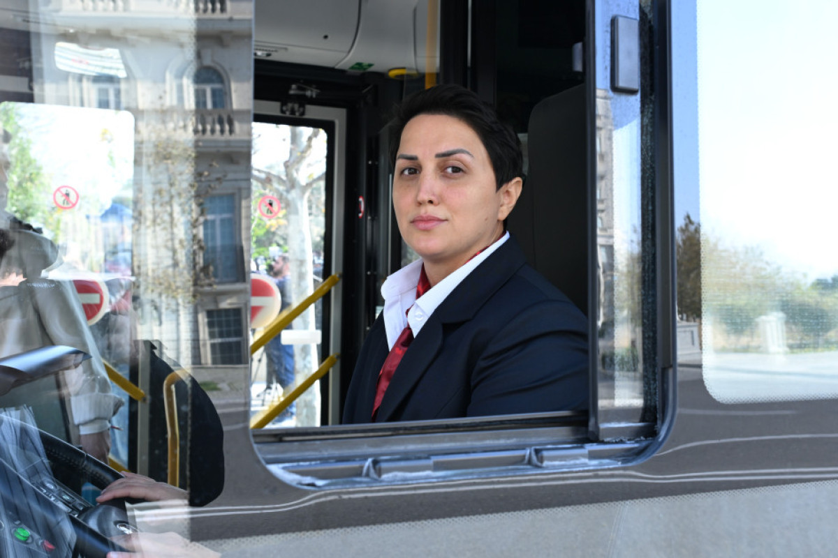 В Азербайджане начали работу первые женщины-водители BakuBus-ФОТО 