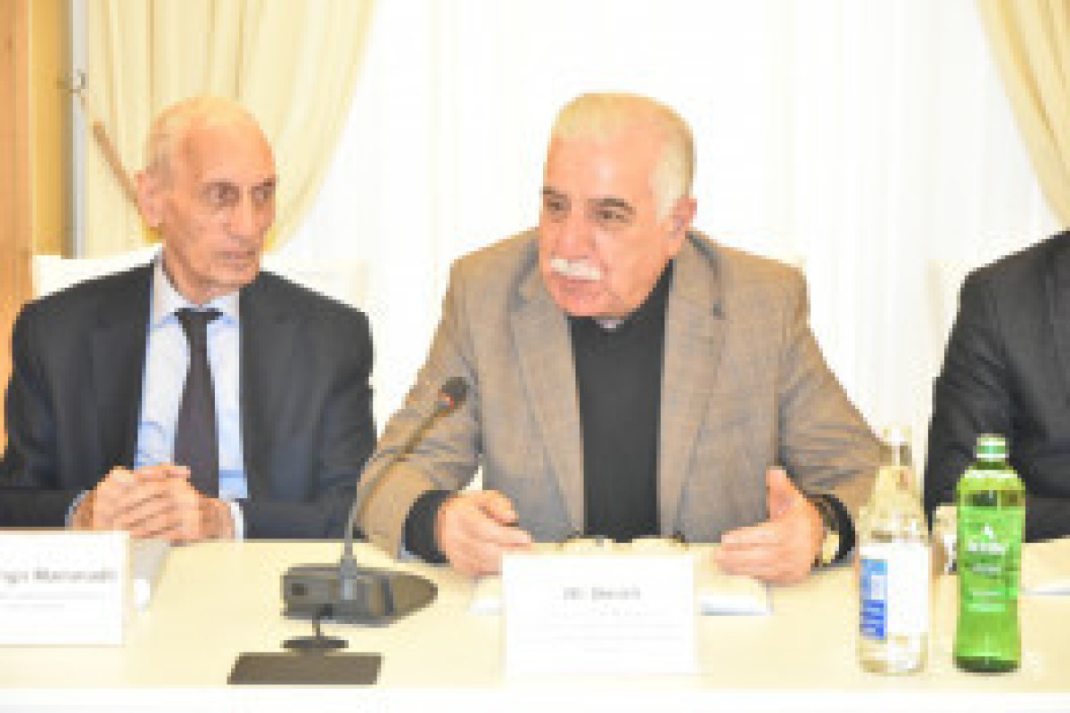 Книга «Гала Адам» и электронная база «Рашад Маджид-60» представлены в Баку-ФОТО 