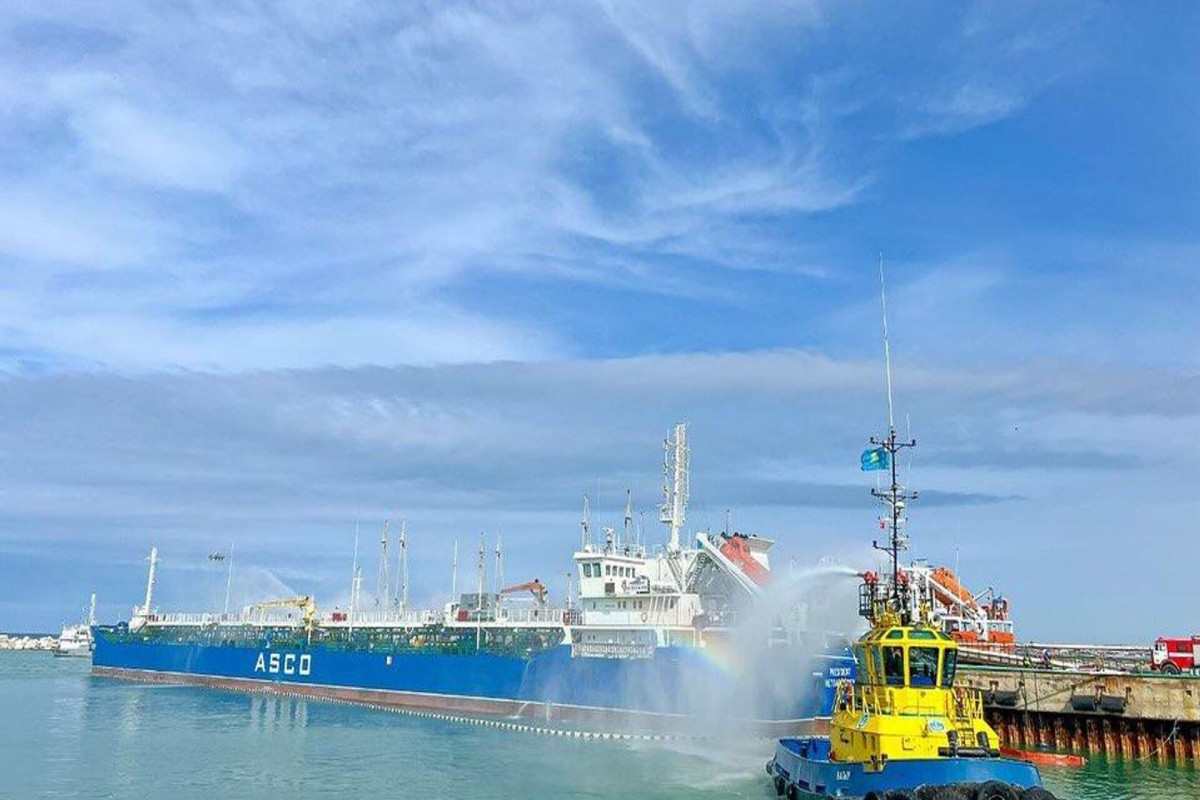 Казахстан закупит у Азербайджана два грузовых судна