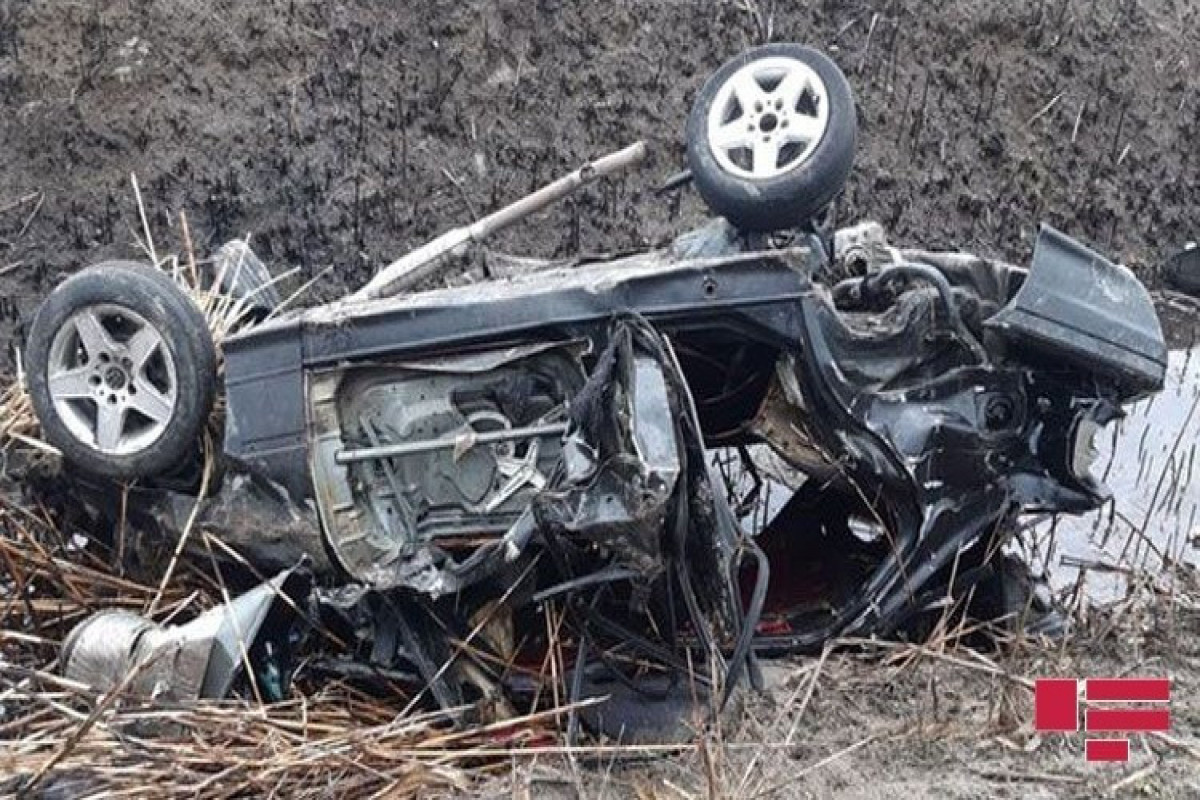 В Огузе перевернулся BMW: есть погибший и раненые