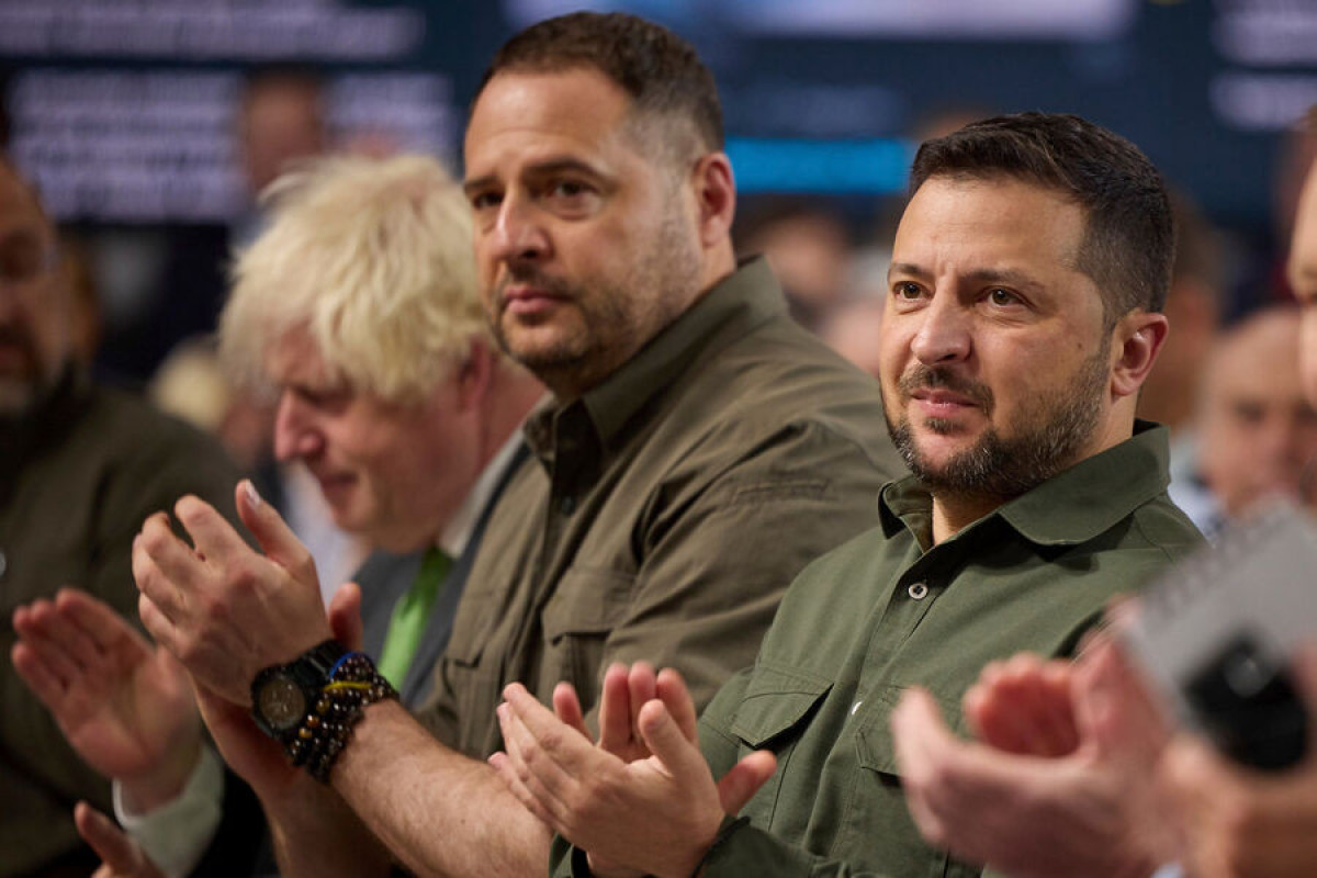 Экс-премьер: Зеленский уволит Ермака