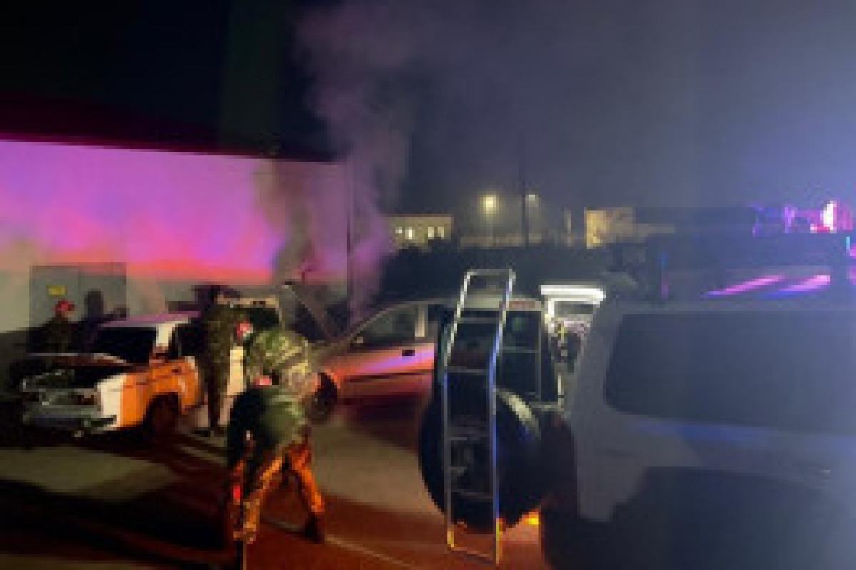 МЧС провело ночные учения по спасению пострадавших в ДТП-ФОТО 