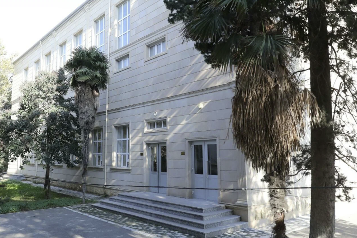 Одна из бакинских средних школ будет заново построена