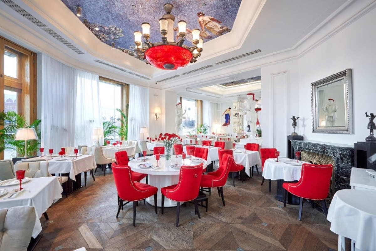 Виктора Орбана накормили в Москве блинами, пельменями и борщом