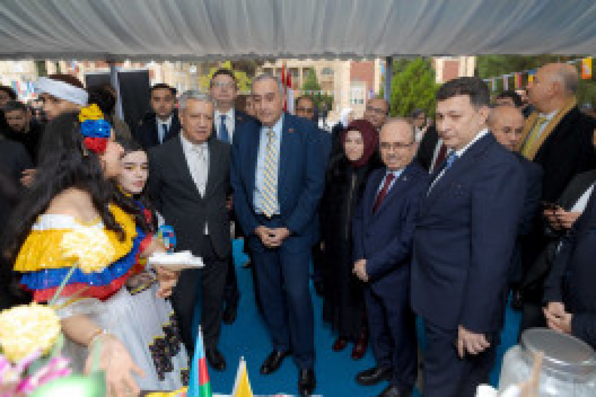 Международный фестиваль в АМУ объединил студентов и дипломатов со всего мира-ФОТО 