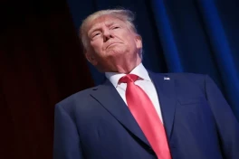 Трамп аннулирует документы, подписанные Байденом с помощью автопера