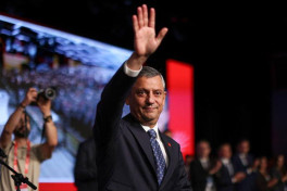 Озгюр Озель переизбран председателем CHP