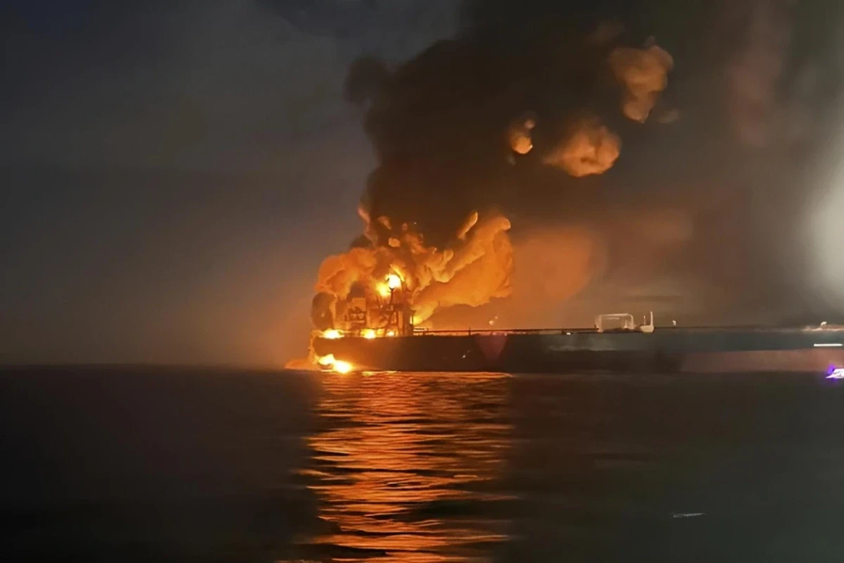 Атакованный танкер Virat буксируют к берегам Турции