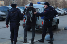 В Дагестане неизвестный с ножом напал на полицейских