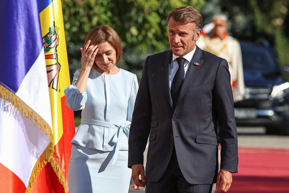 Макрон подарил Санду дорогой подарок