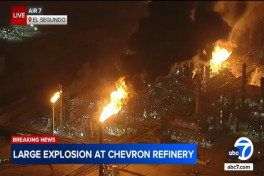 В Калифорнии горит завод Chevron-ВИДЕО 