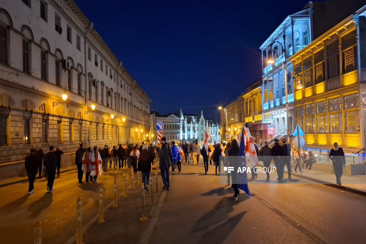 Протестующие покинули площадь Орбелиани в Тбилиси -ФОТО 