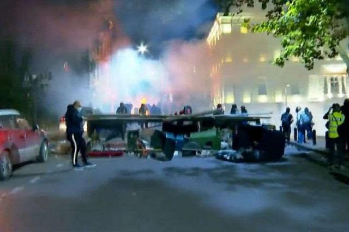 Протестующие покинули площадь Орбелиани в Тбилиси -ФОТО 