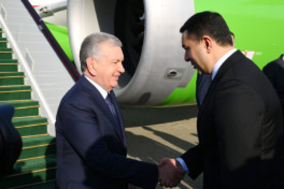Президента Узбекистана прибыл в Азербайджан для участия в саммите ОТГ-ФОТО 