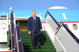 Президента Узбекистана прибыл в Азербайджан для участия в саммите ОТГ-ФОТО 