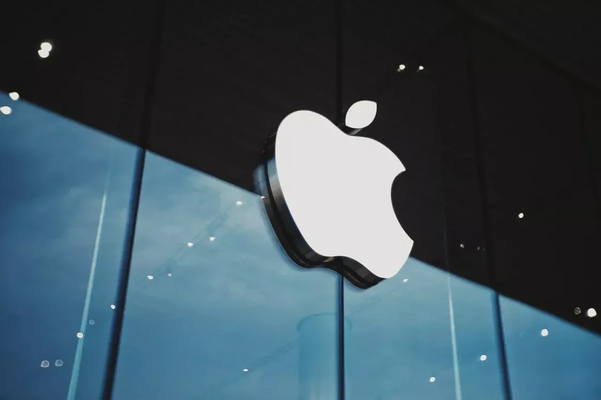 В Париже начали расследование против Apple, связанное с записью разговоров