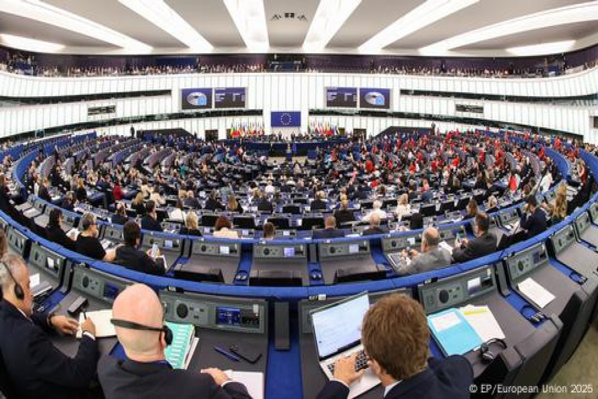 EUObserver: Промышленные химикаты проникли в организм европейских политиков 