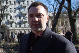 Дети, которых обделили любовью: Арестович о решении РФ объявить его в международный розыск
 