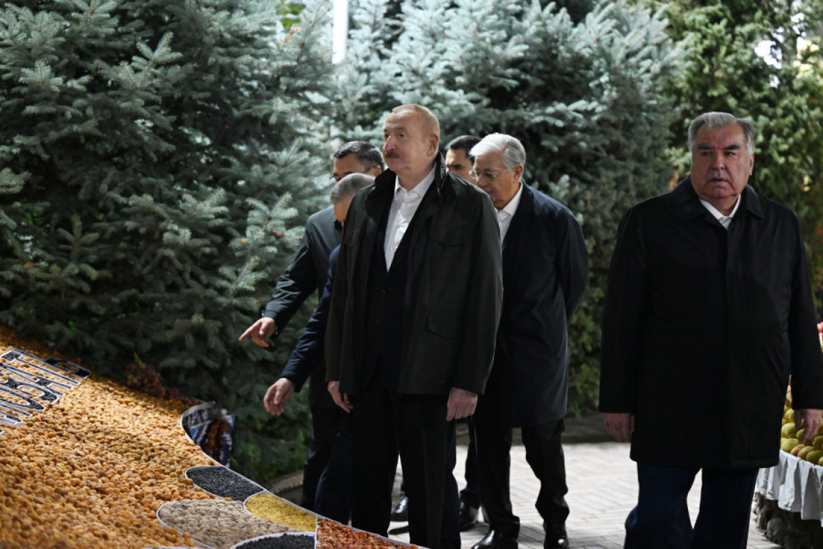 Ильхам Алиев на неформальном ужине глав государств СНГ в Душанбе-ФОТО 