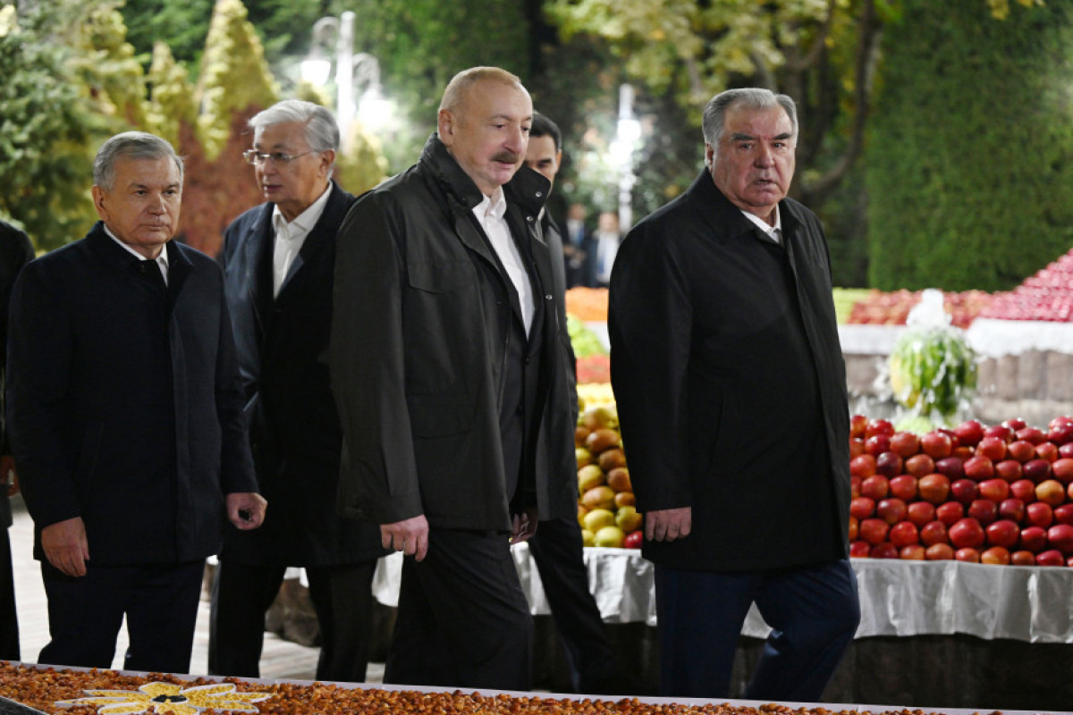Ильхам Алиев на неформальном ужине глав государств СНГ в Душанбе-ФОТО 