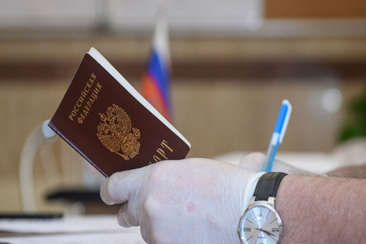Правительство Латвии высылает из страны более 800 россиян