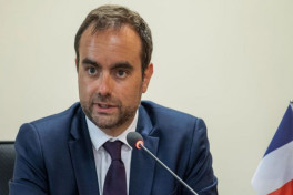 Оппозиция готовится провести голосование о вотуме недоверия Лекорню
