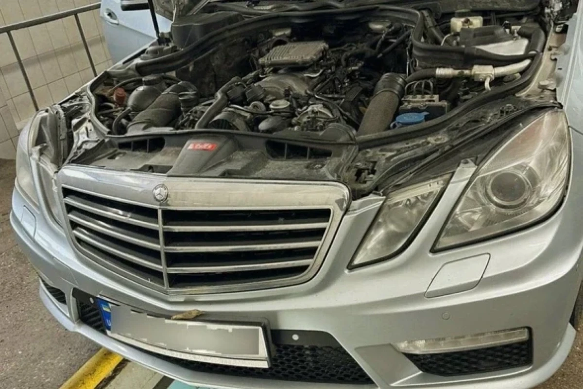 Женщина пыталась вывезти с Украины спрятанные в автомобиле $970 тыс.-ФОТО 