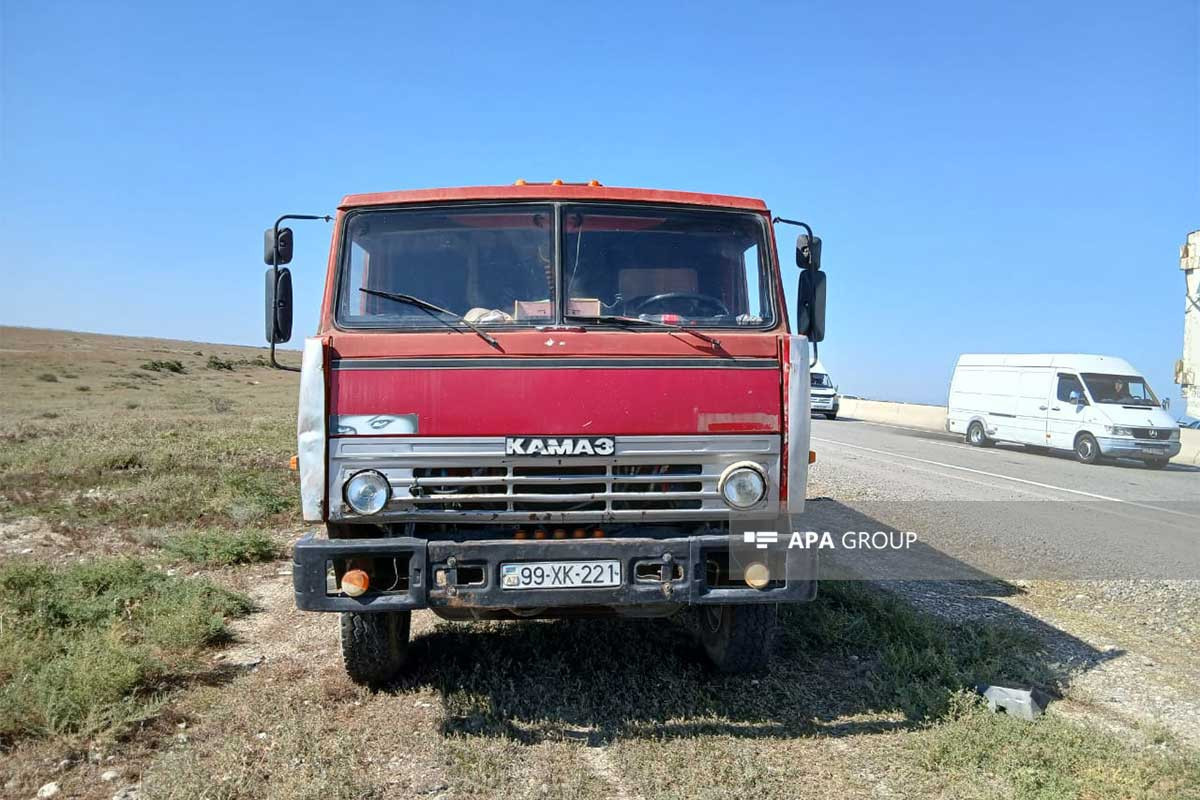 В Гаджигабуле столкнулись два грузовика: есть погибший и пострадавший 
