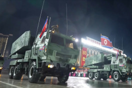 КНДР показала на параде в Пхеньяне «аналог» американской системы HIMARS-ФОТО 