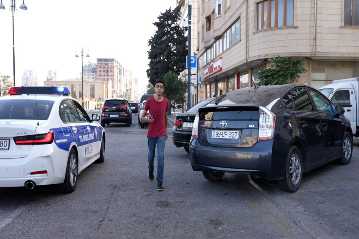 В Баку продолжается война за тротуары-ФОТО 