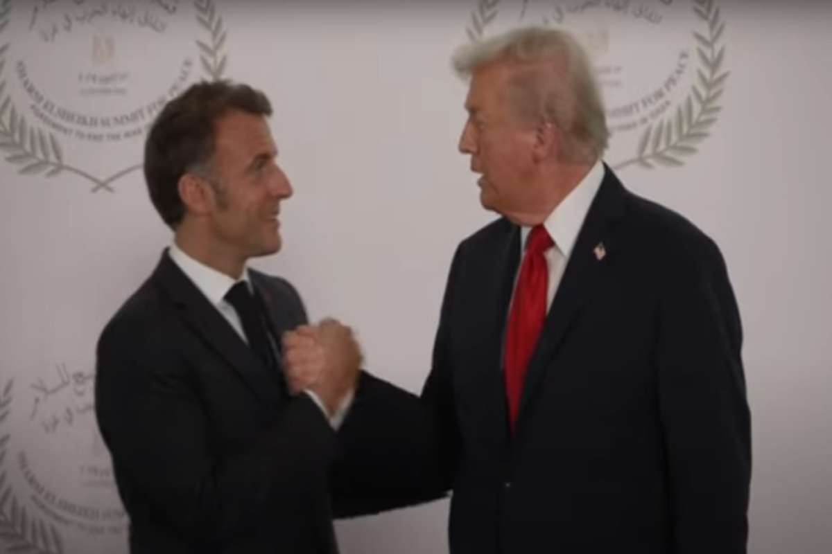 Сколько длилось рукопожатие Трампа и Макрона на Саммите мира?-ВИДЕО